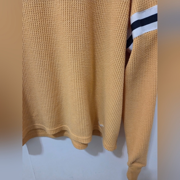 Hollister Womens Yellow Boyfriend Tee Thermal Long Sleeve Size Extra Small - Picture 2 of 4